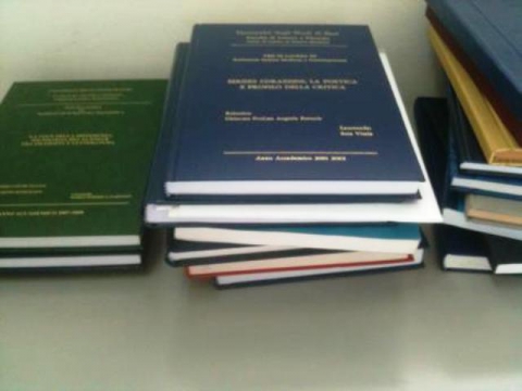 Università di Bari, tesi di laurea incustodite abbandonate nei corridoi